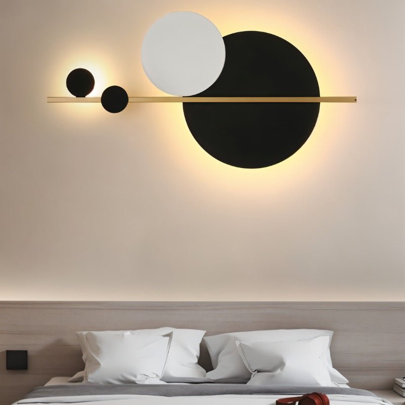 Lampada da parete Auric Onyx con accenti dorati di lusso e design moderno