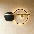 Lampada da parete Auric Onyx con accenti dorati di lusso e design moderno