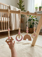 Lekesett til babygym i tre, fire heklede hengende leker