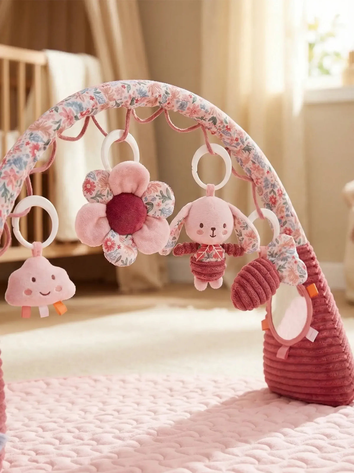 Blomsterkanin 2-i-1-sansebue og legemåtte – lyserød babygym | Fioriscas