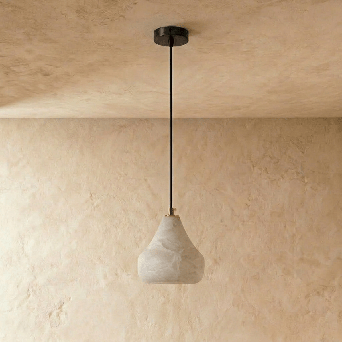 Luz Pendente LumaNest de Alabastro para Interiores Modernos  