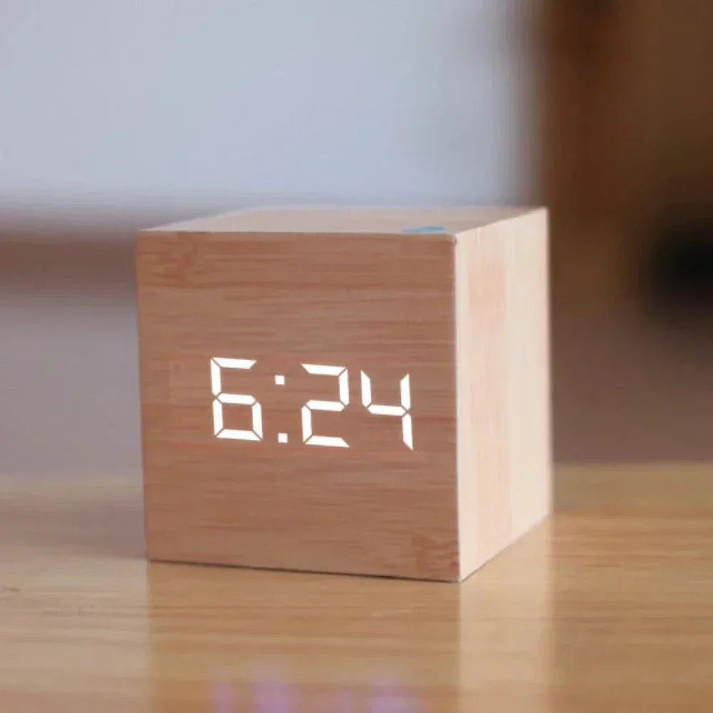 Réveil numérique en bois, VerdiaCube avec affichage LED de l’heure, de la date et de la température