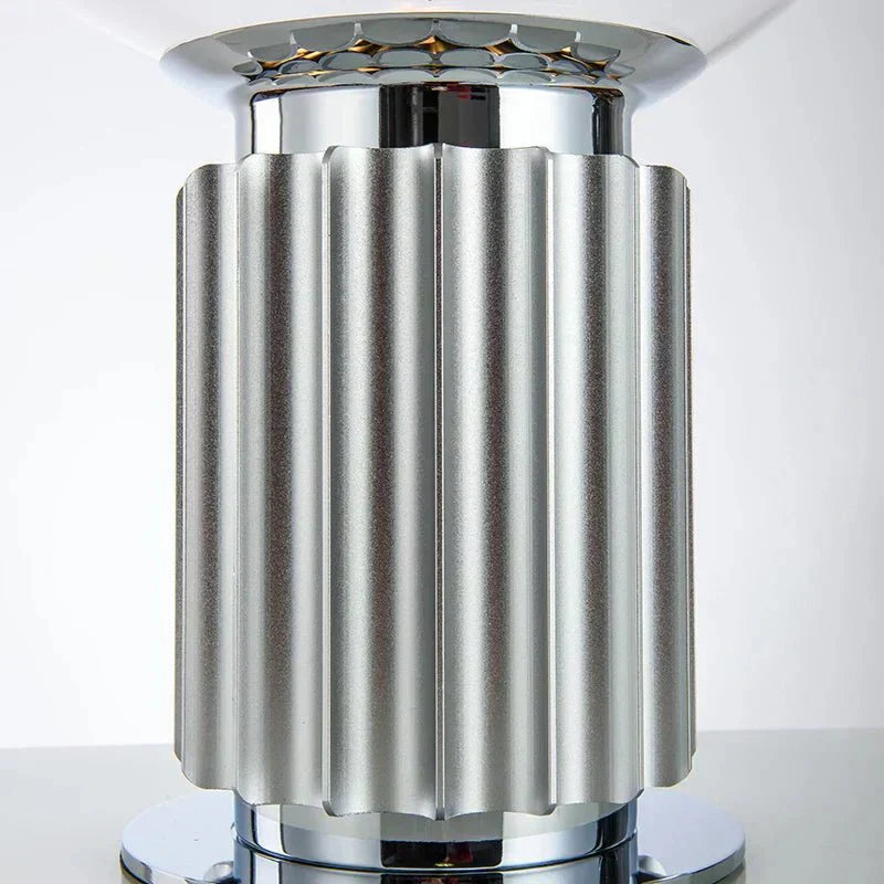 Lampe à poser Marlo en aluminium et verre, argentée, café, rouge ou noire