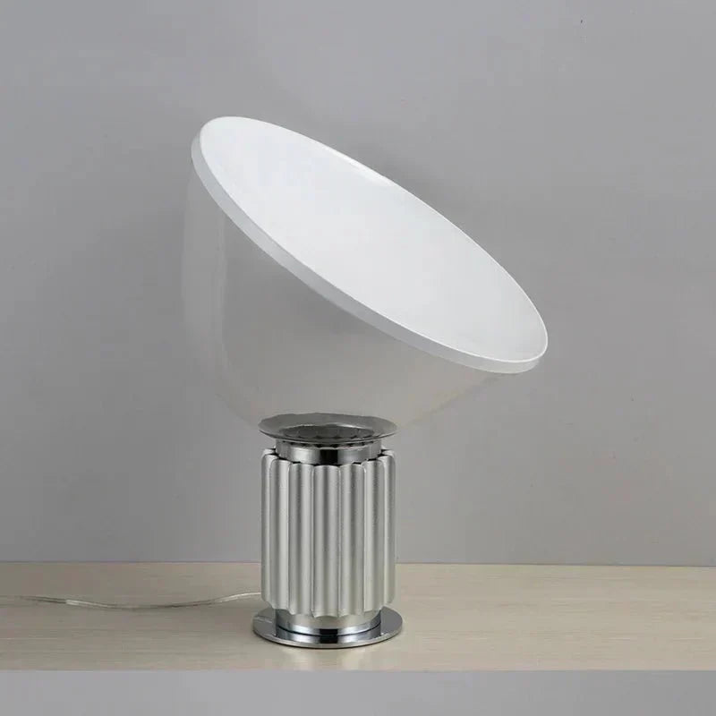 Lampe à poser Marlo en aluminium et verre, argentée, café, rouge ou noire
