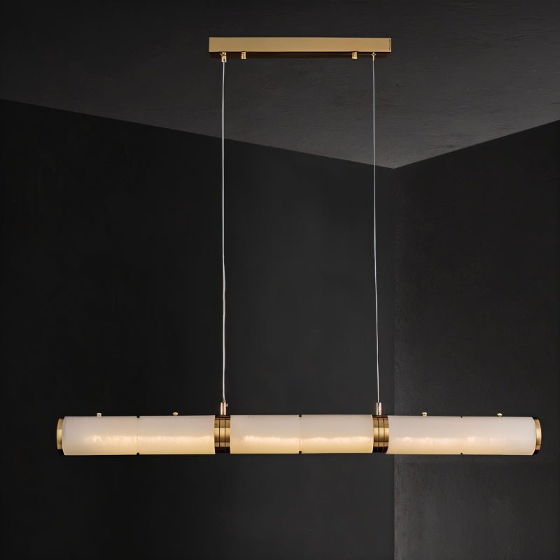 Alabaster Glow lineární kuchyňský lustr poskytující teplé ambientní světlo