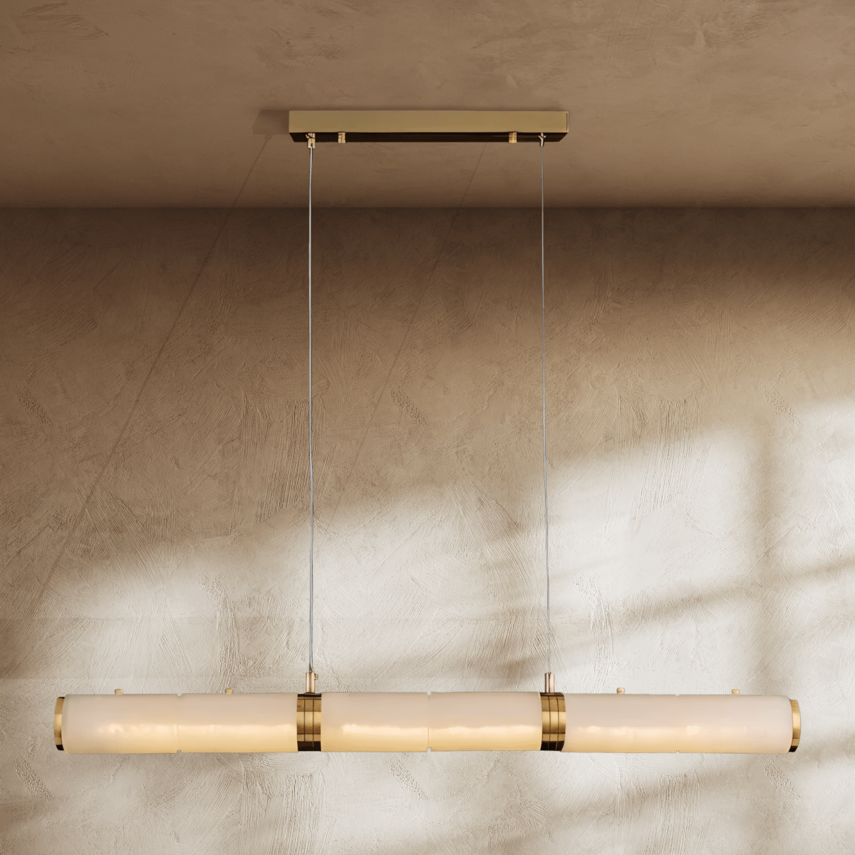 Alabaster Glow lineární kuchyňský lustr poskytující teplé ambientní světlo