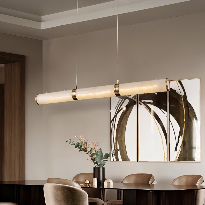 Alabaster Glow lineární kuchyňský lustr poskytující teplé ambientní světlo