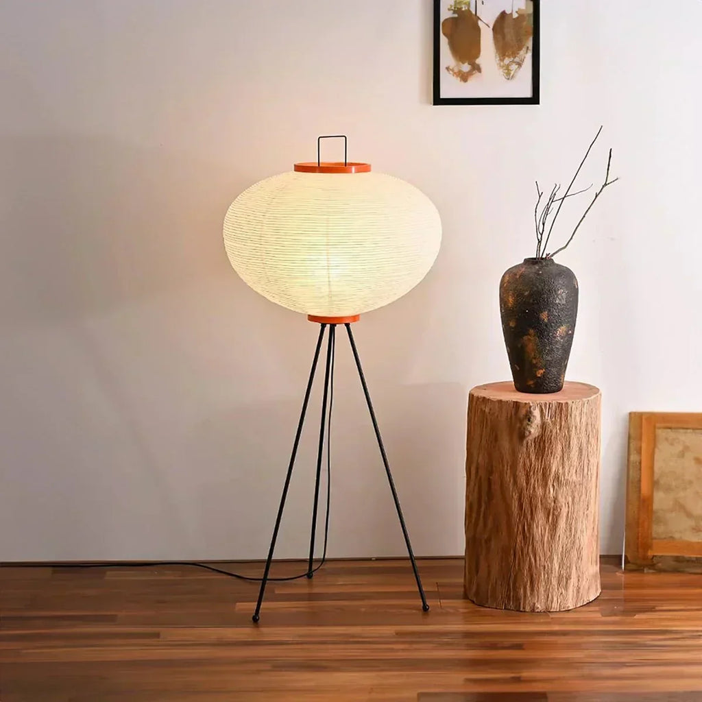 Stojací lampa KairoLuma s rýžovým papírovým stínidlem v japonském minimalistickém designu