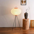 Stojací lampa KairoLuma s rýžovým papírovým stínidlem v japonském minimalistickém designu