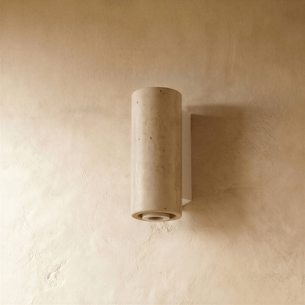 Lumenver lampa ścienna z trawertynu o geometrycznym, nowoczesnym designie