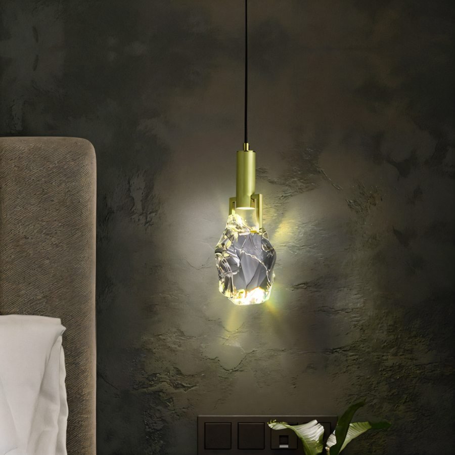 Złota lampa wisząca Aurelia Gold Crystal z miękkim światłem LED