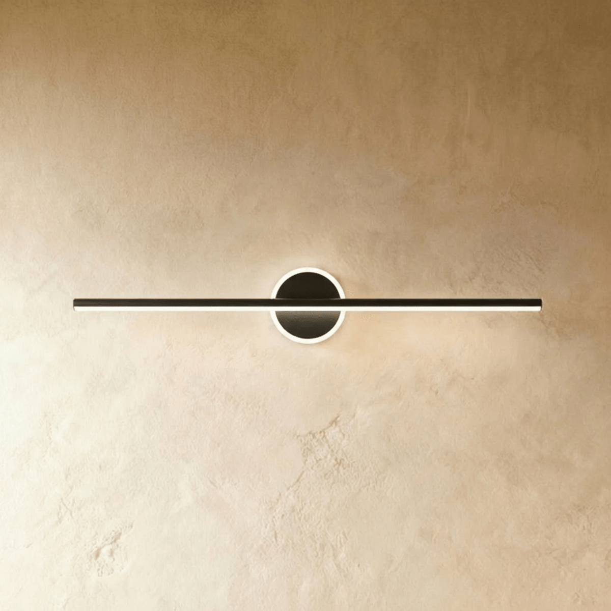 Lampada da parete geometrica ArcLine per bagni moderni