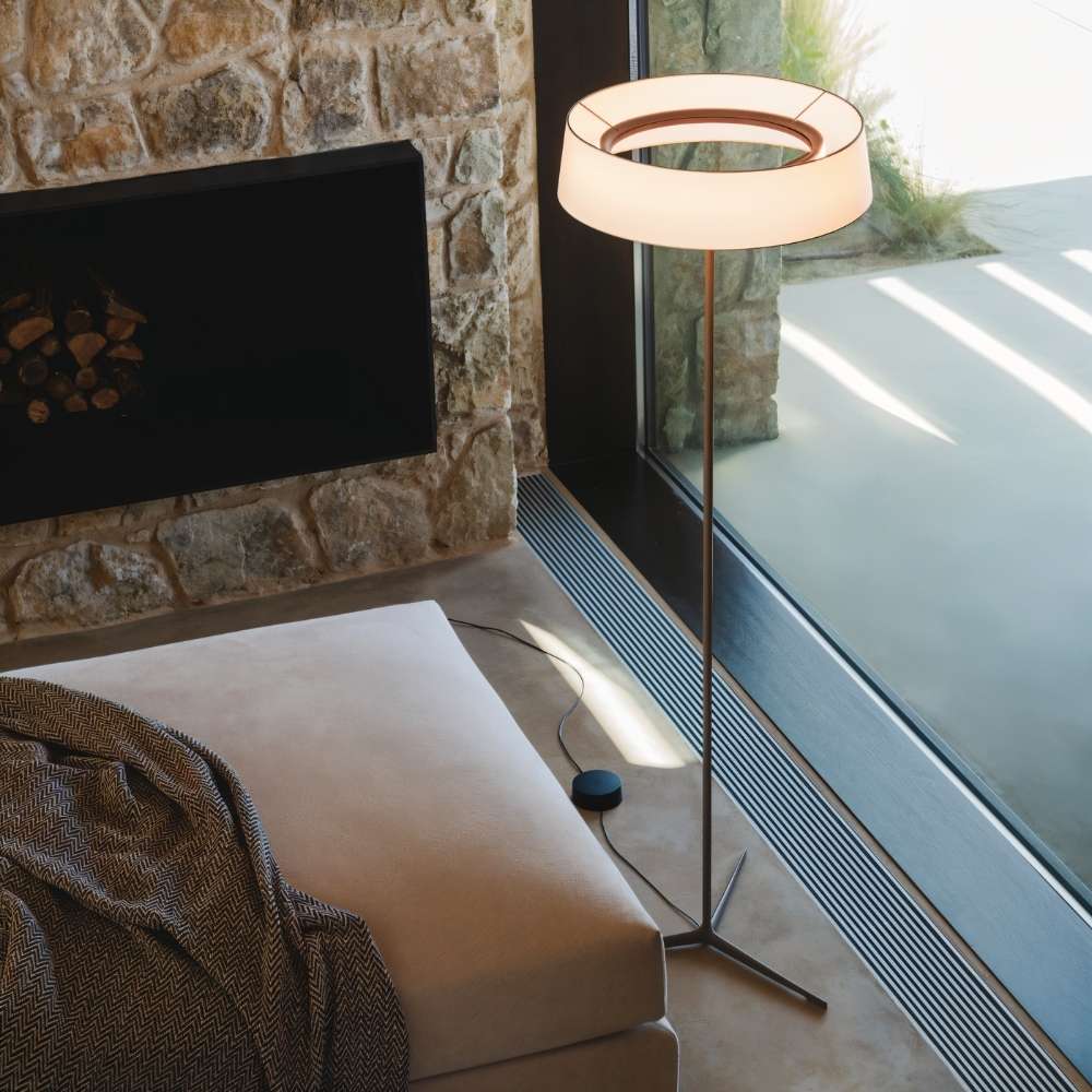 AuroraRing Ambient Floor Lamp With Aluminum Frame And Diffuse Glow