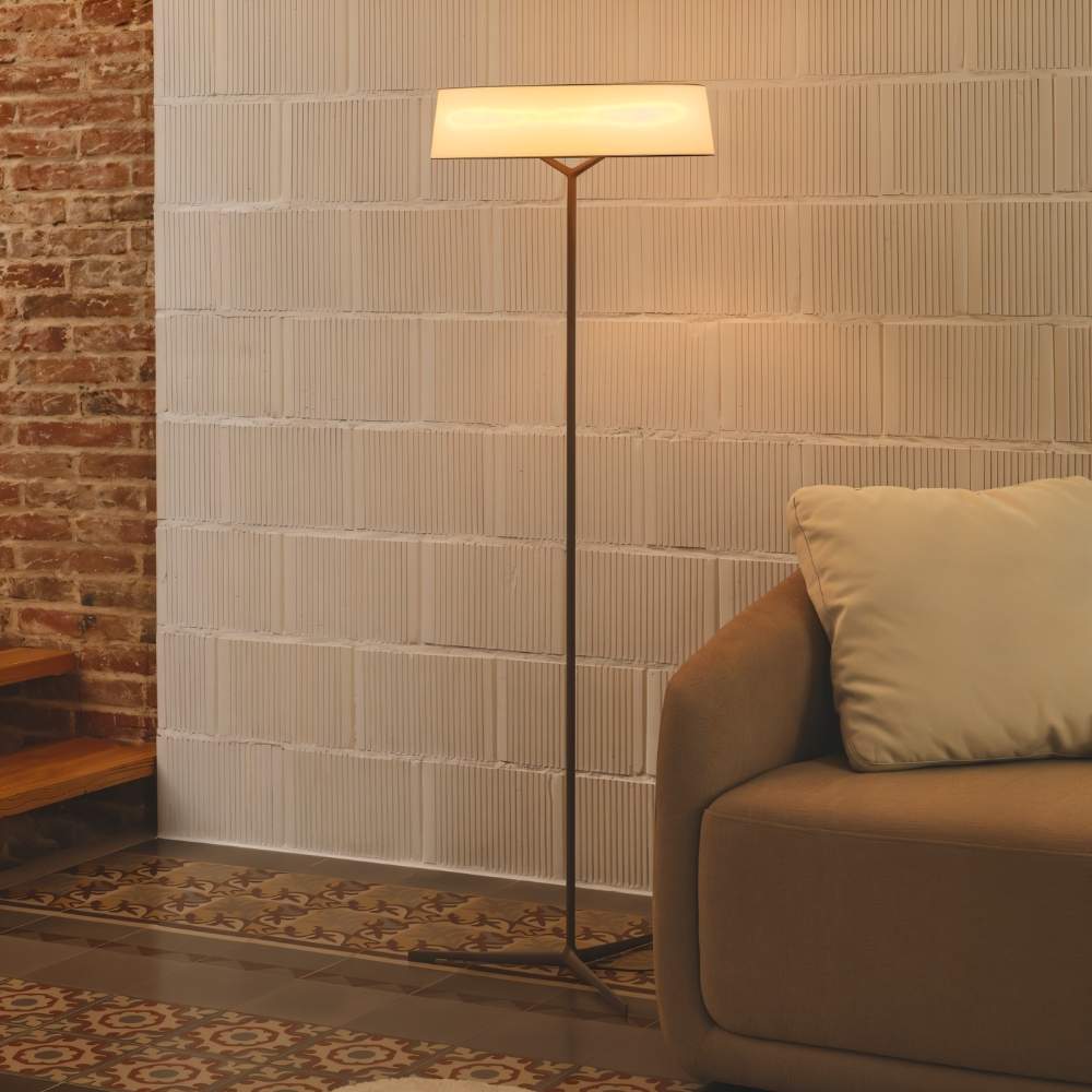AuroraRing Ambient Floor Lamp With Aluminum Frame And Diffuse Glow