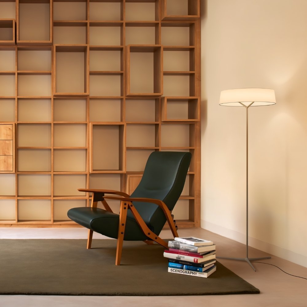 AuroraRing Ambient Floor Lamp With Aluminum Frame And Diffuse Glow