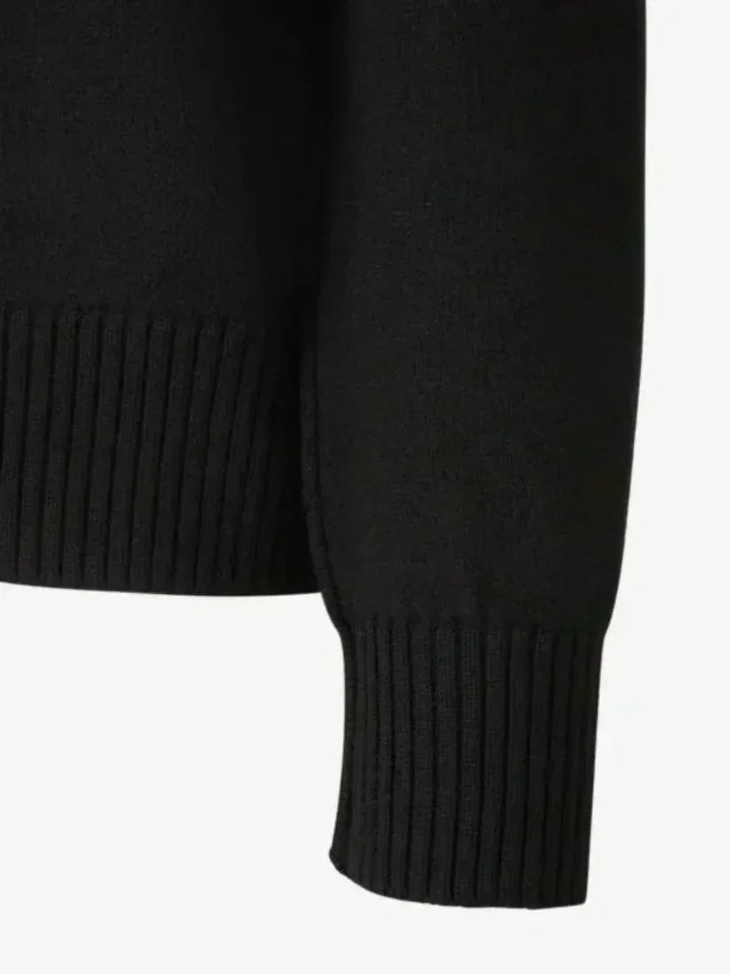 Unisex svetr ze 100% vlny s vyšitým emblémem srdce