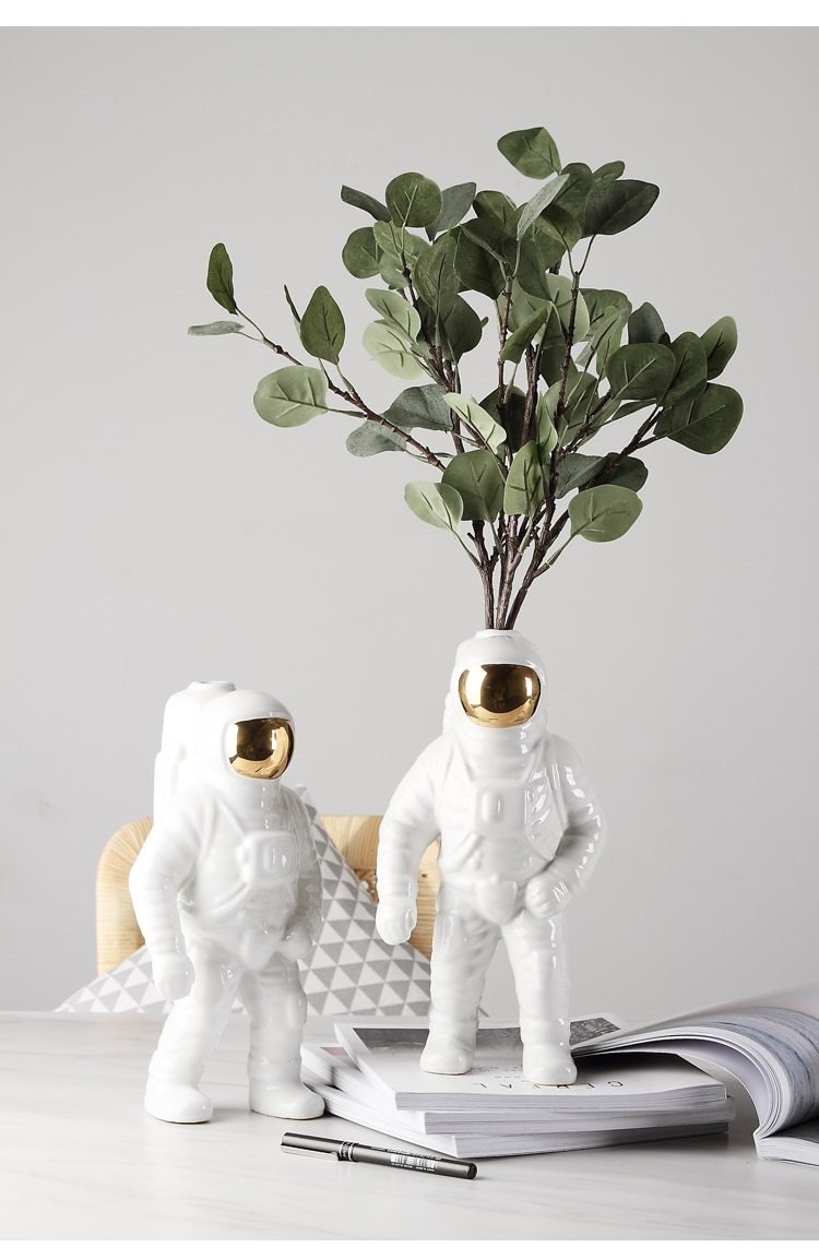 Astronautkuglevase i keramik, borddekoration med rumtema, to størrelser