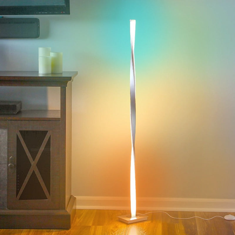 Rivelo Twist-golvlampa, pläterad järnkropp med integrerad LED