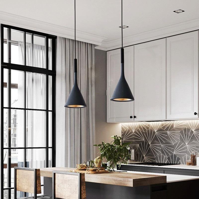Závěsné světlo Cone Shade, severský design pro jídelny a vstupní prostory
