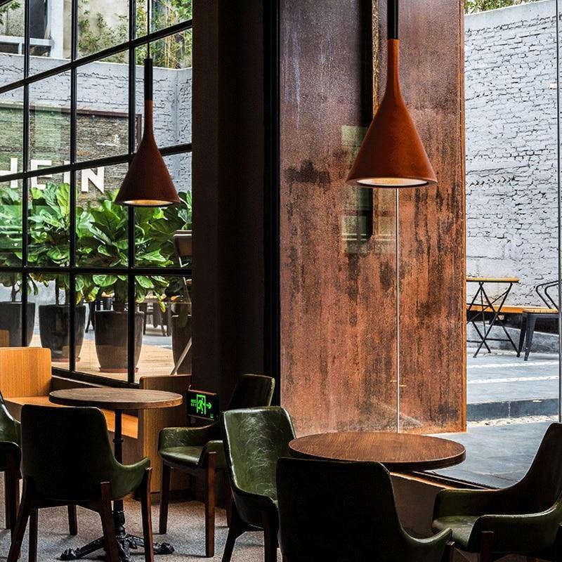 Závěsné světlo Cone Shade, severský design pro jídelny a vstupní prostory