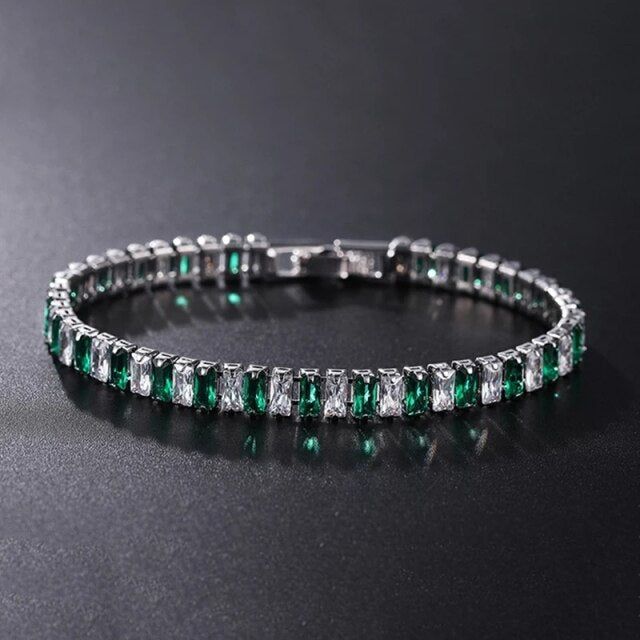 AstraLuxe Unisex Bracelet with Sparkling Zirconia Chain Design
