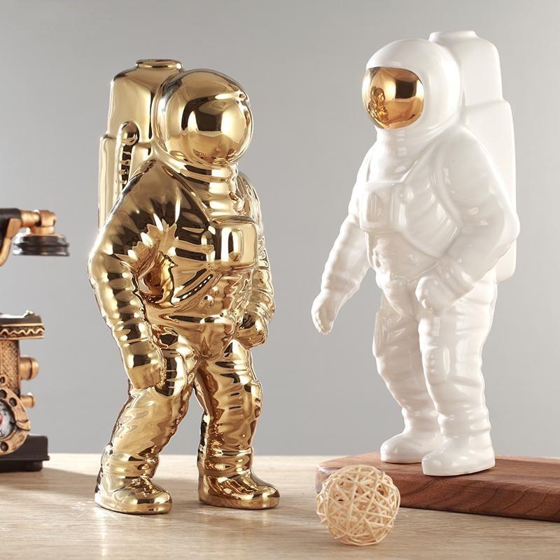 Astronautkuglevase i keramik, borddekoration med rumtema, to størrelser