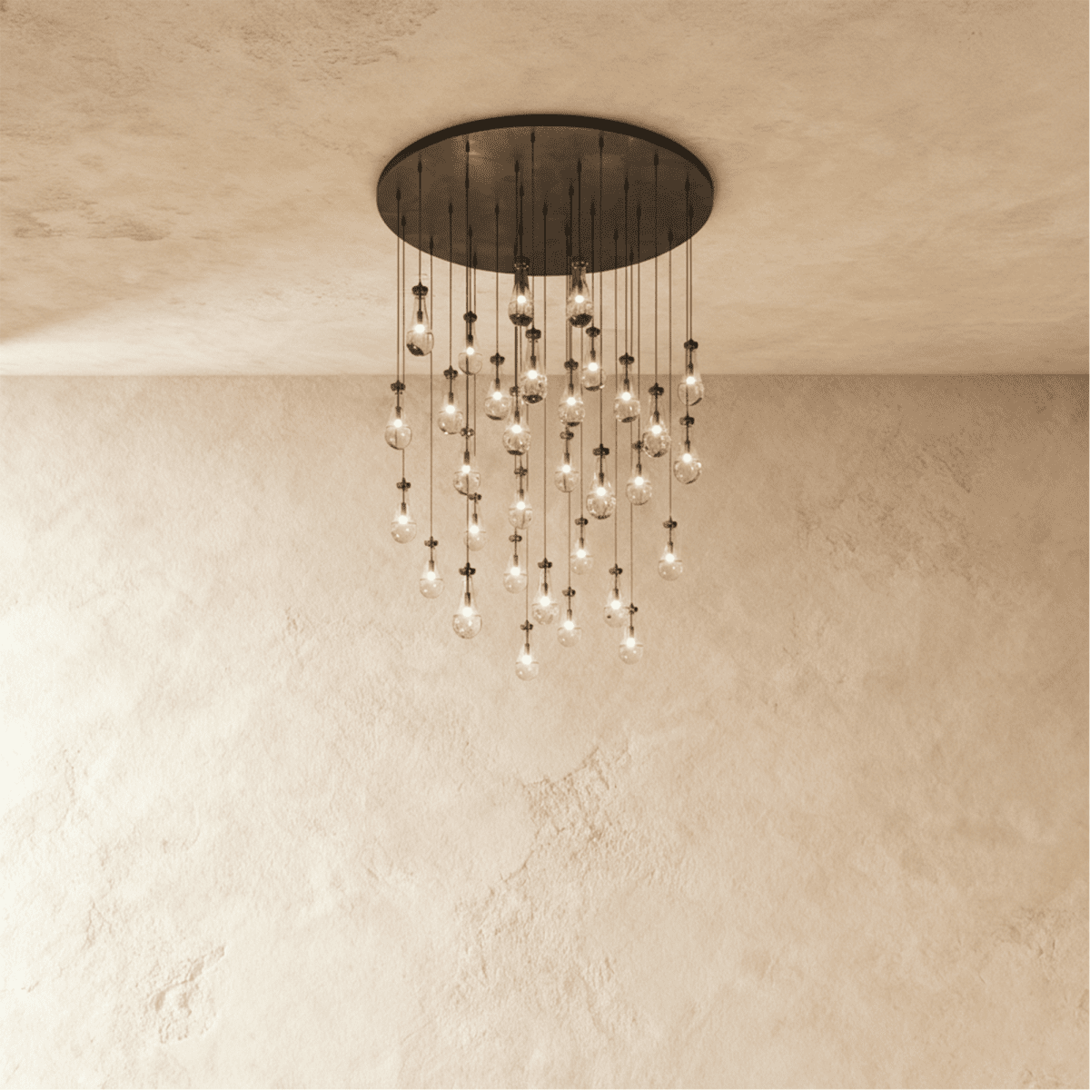 AquaLume regendruppel glazen kroonluchter met onderwatergloed en metalen frame