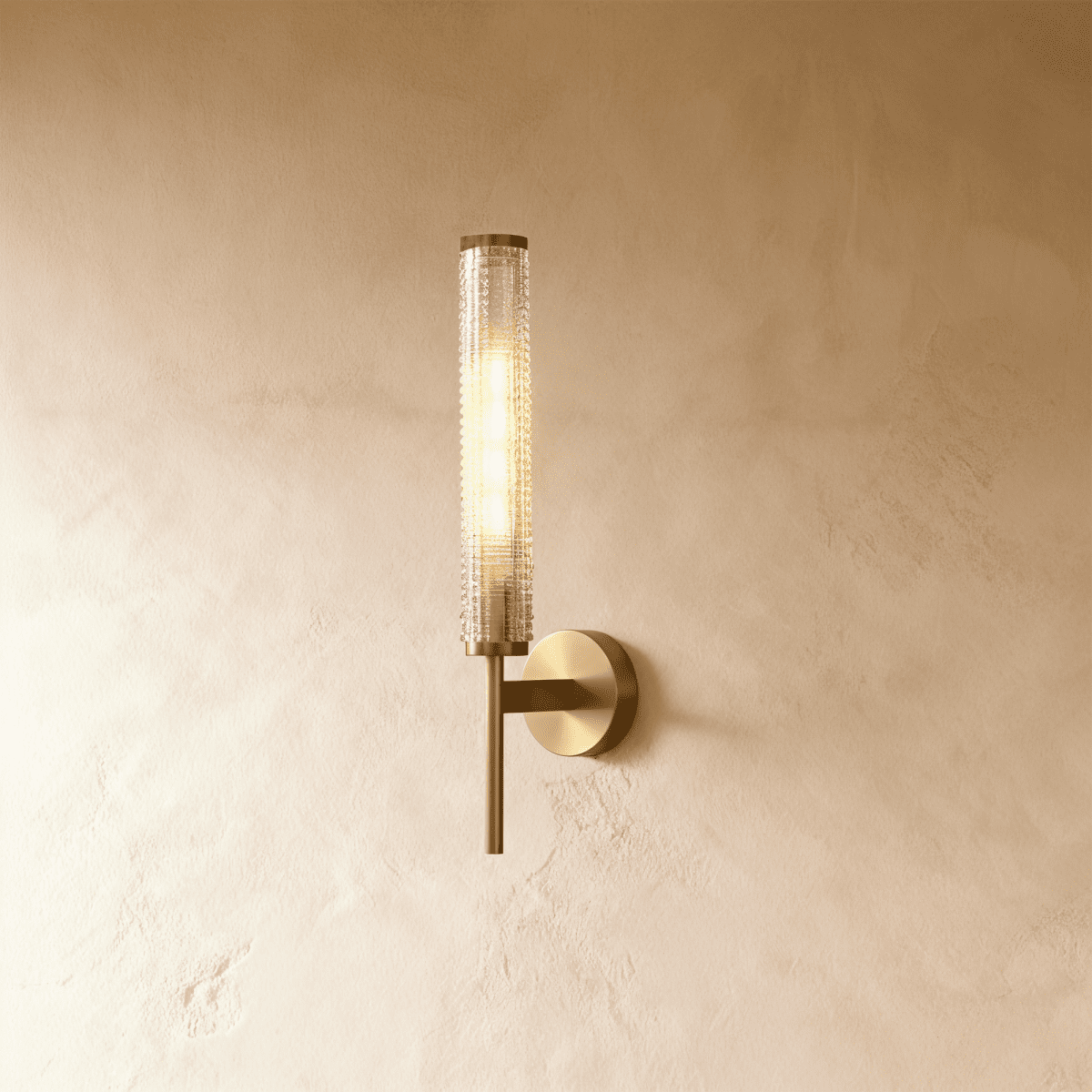 AuraLume gestructureerde cilindrische glazen kap wandlamp in messing of ijzer