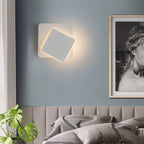 Candeeiro de parede LumenFlow LED com rotação de 300 graus e luz noturna suave