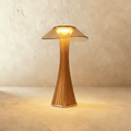 Lampada da tavolo Enchanted Fae a forma di fungo con bagliore ambientale morbido