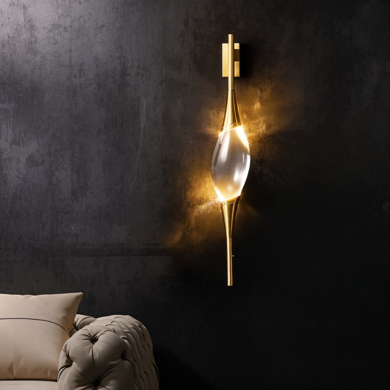 Nástěnná lampa Lumencrest v kartáčovaném zlatě s krystalovým kapkovým závěsem a integrovanými LED