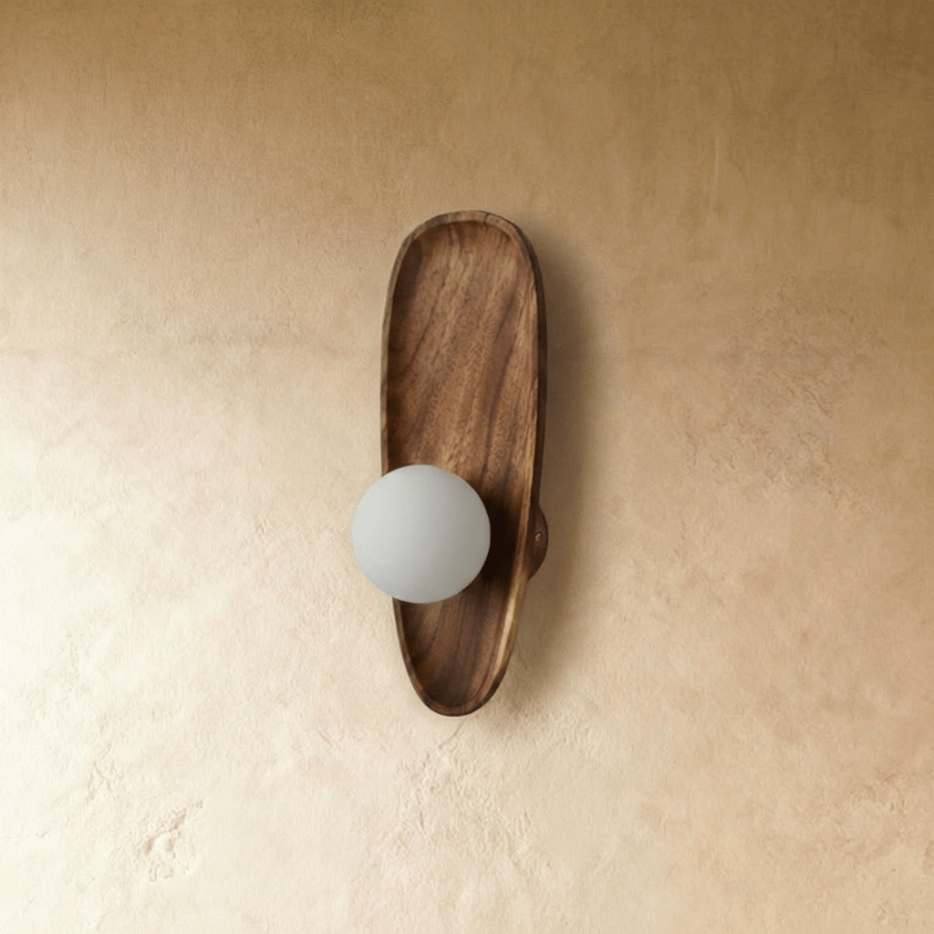 Nástěnná lampa Calm Glow pro ambientní místnosti s dřevěným akcentem  