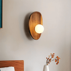 Nástěnná lampa Calm Glow pro ambientní místnosti s dřevěným akcentem  