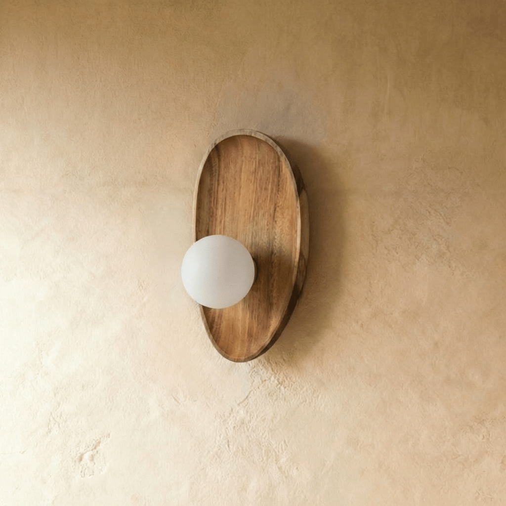 Nástěnná lampa Calm Glow pro ambientní místnosti s dřevěným akcentem  