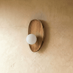 Nástěnná lampa Calm Glow pro ambientní místnosti s dřevěným akcentem  