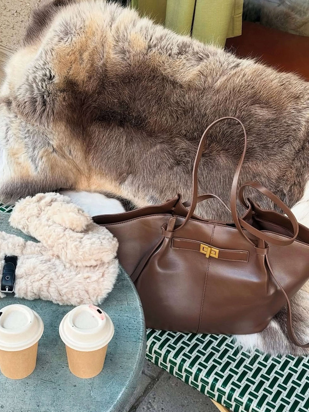 Saco de pele vegan para uma experiência de compras com grande capacidade | Fioriscas