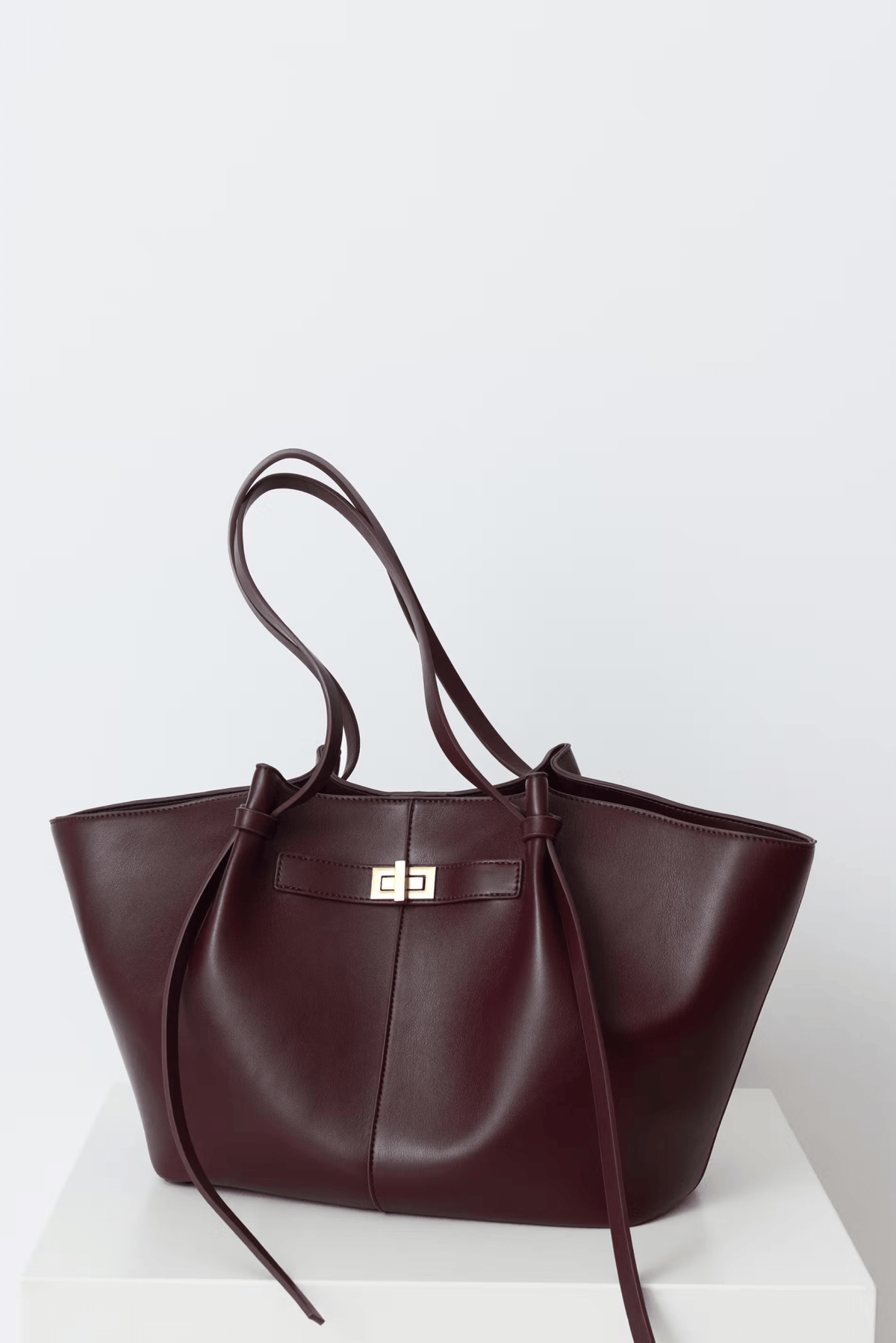 Saco de pele vegan para uma experiência de compras com grande capacidade | Fioriscas