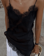 Vestido de cocktail assimétrico, adornado com cetim e renda, para noites elegantes | Fioriscas