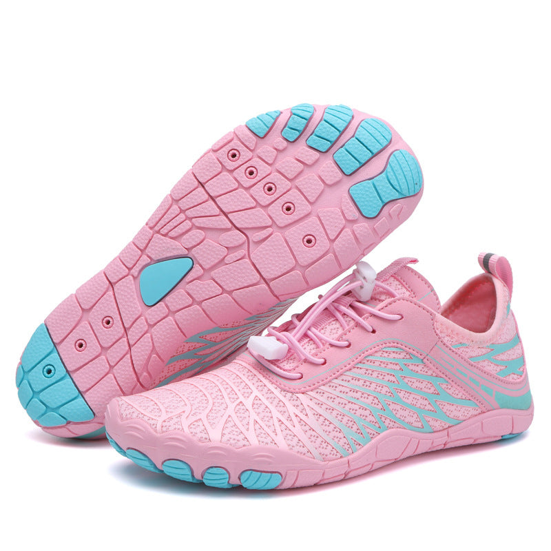 Barfußschuhe mit Kupferdetails und einer dünnen, flexiblen Sohle