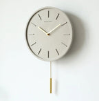 Horloge murale en ciment et métal Fjordline avec pendule décorative