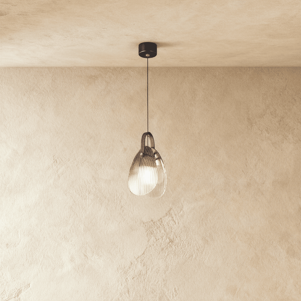 Nowoczesna lampa wisząca z żłobionego szkła w kształcie kropli z rzeźbiarskim trójpakiem