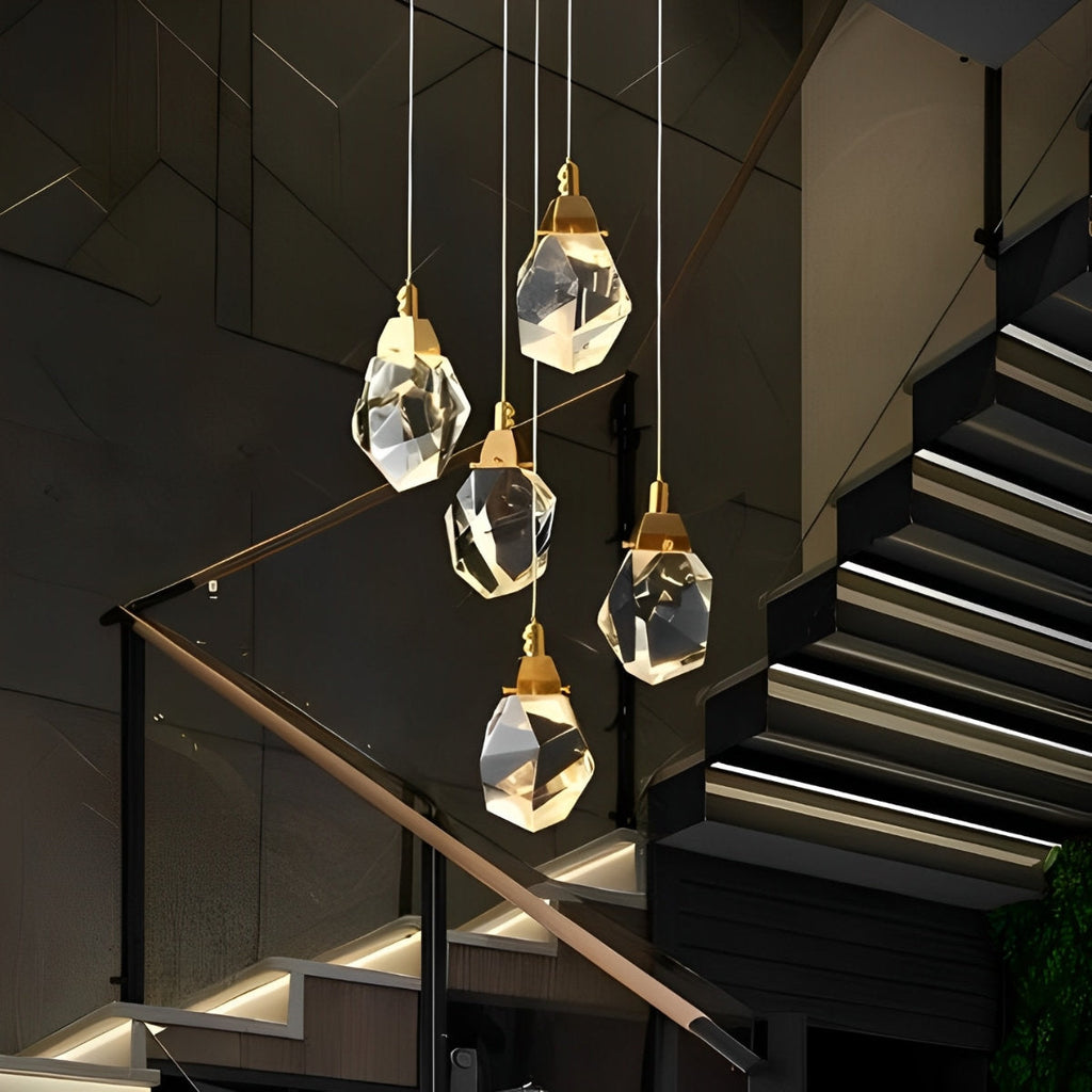 Astrae Crystal Droplet -kattokruunu, kiertynyt kultainen riippuvalaisin, lämmin LED