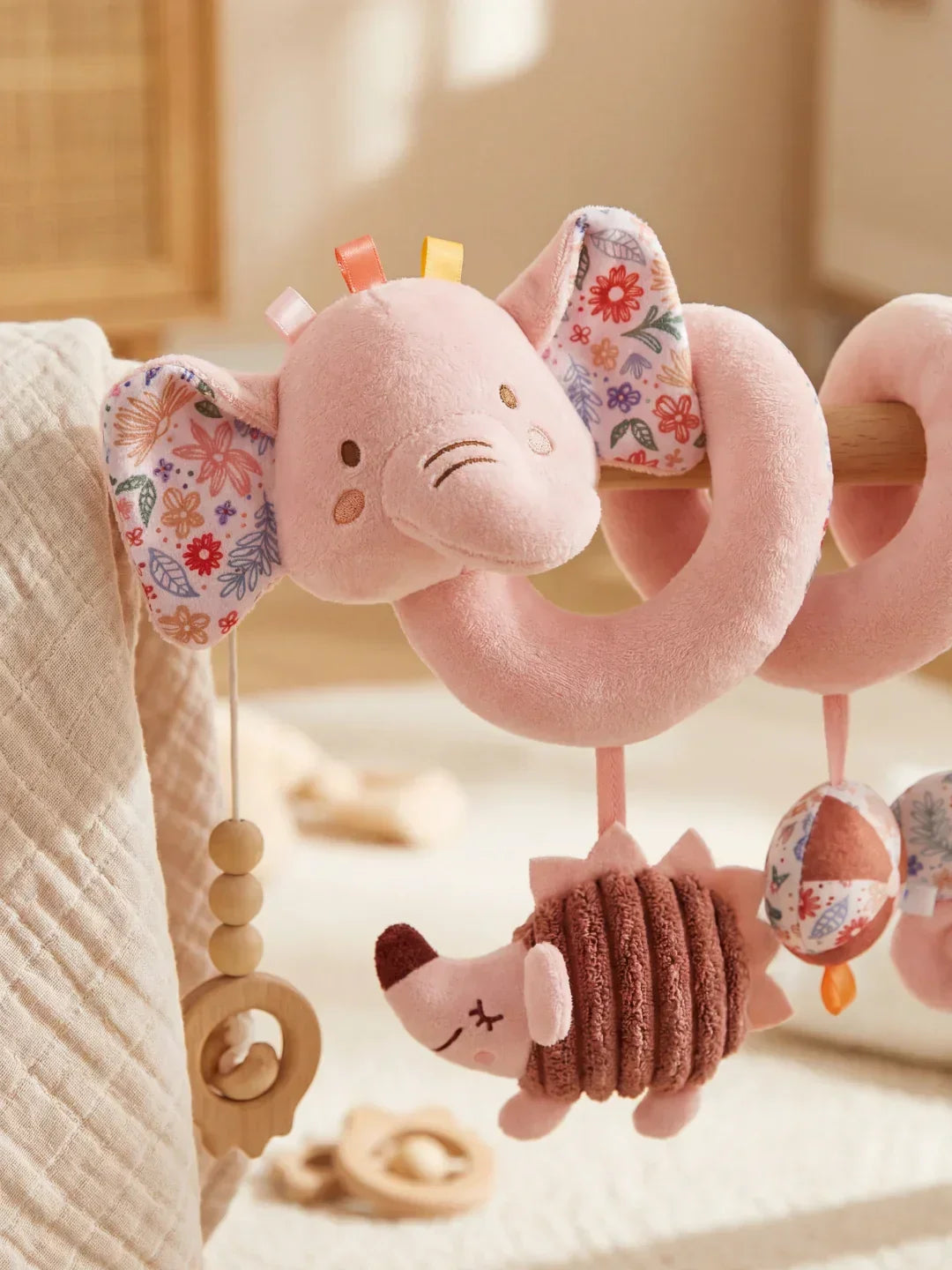 Sensory Wrap-Around Baby Bed Toy | Fioriscas