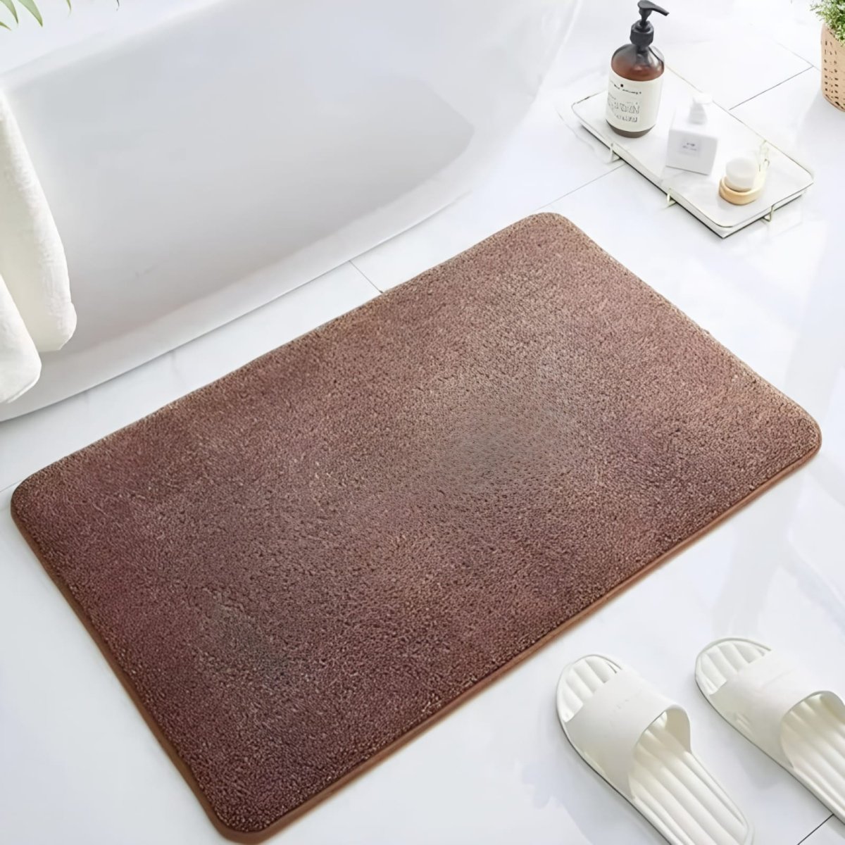 Tappetino da bagno in peluche Nova, tappeto in velluto antiscivolo ad asciugatura rapida