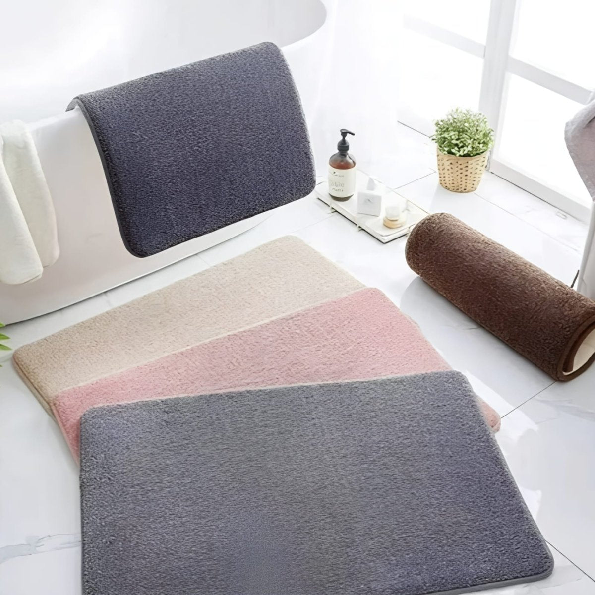 Tappetino da bagno in peluche Nova, tappeto in velluto antiscivolo ad asciugatura rapida