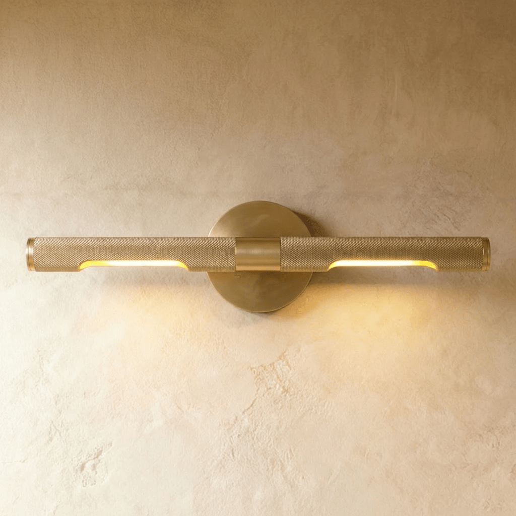 Nástěnná zrcadlová lampa Knurled Brass s teplým světlem  