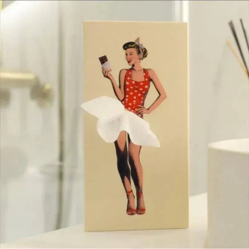 Puinen nenäliinalaatikon suojus retrohenkisellä pin-up-mekon kuvioinnilla, Kevaran muistoesine