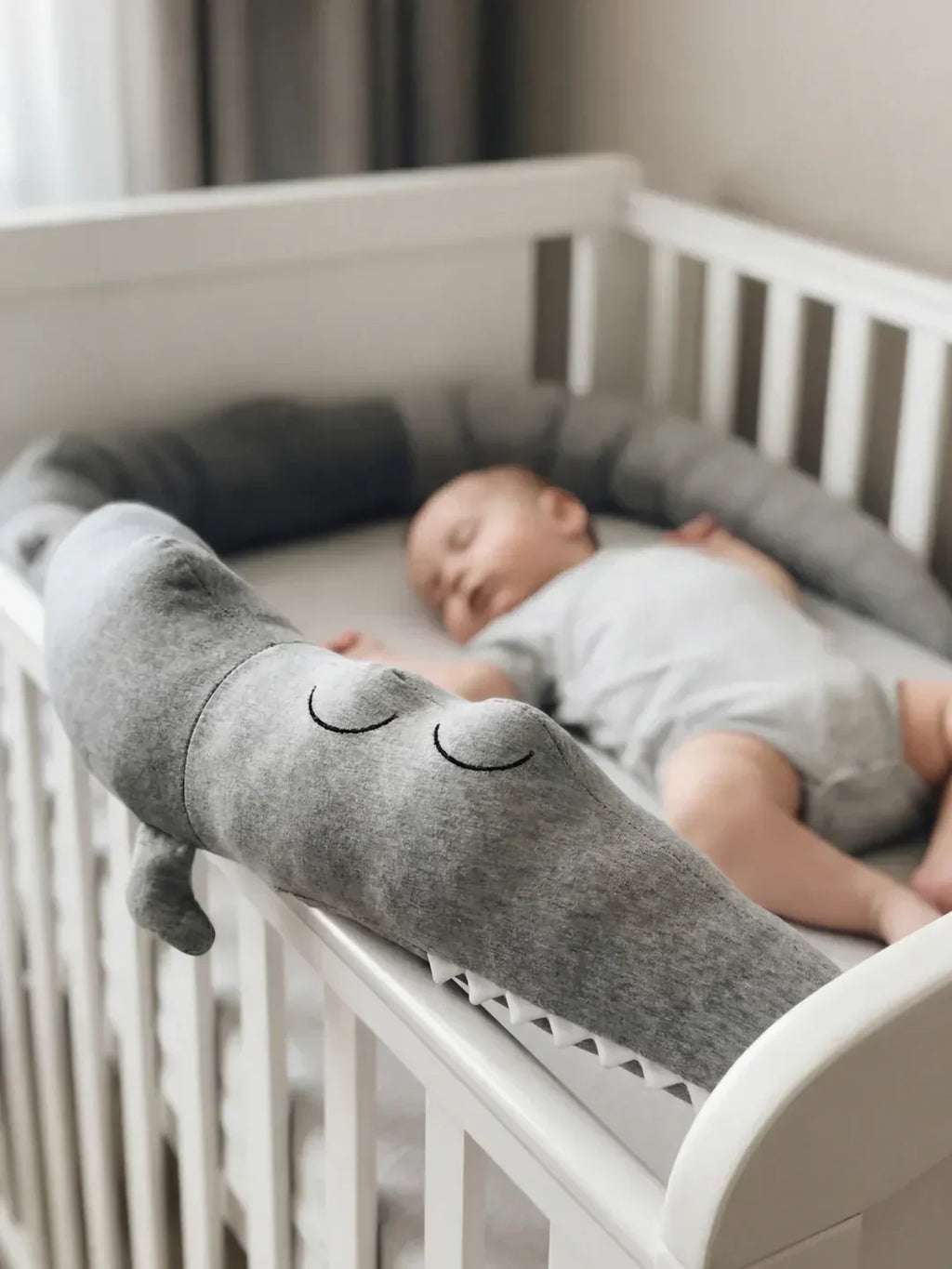 Cozy Crocodile Crib Bolster – Soft Bedside Companion | Fioriscas