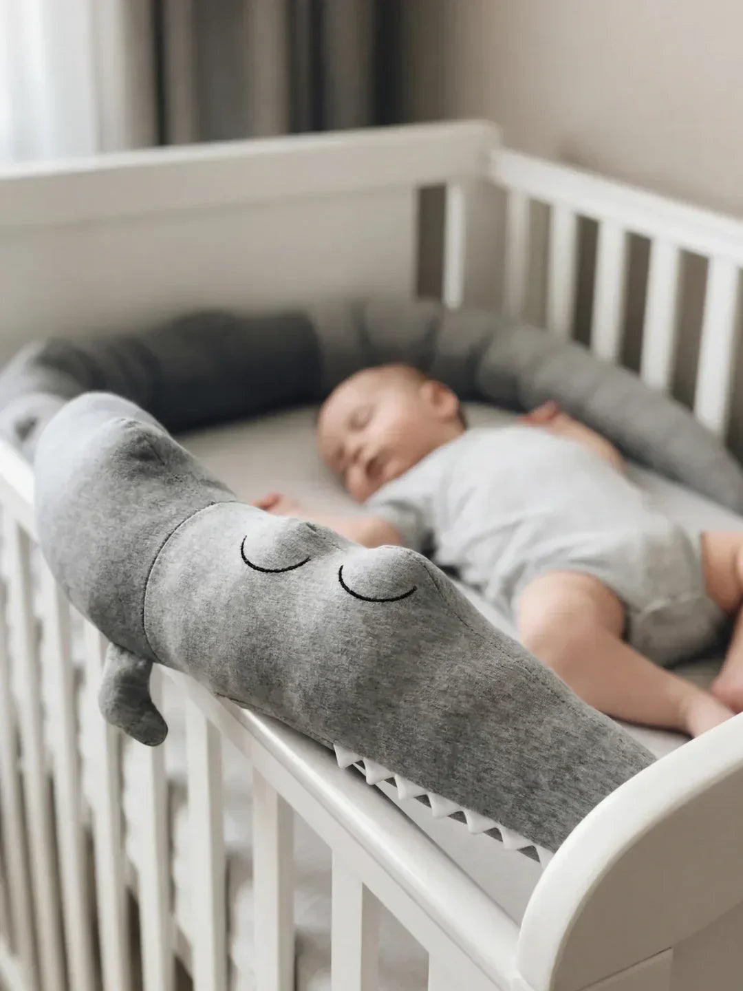 Cozy Crocodile Crib Bolster – Soft Bedside Companion | Fioriscas