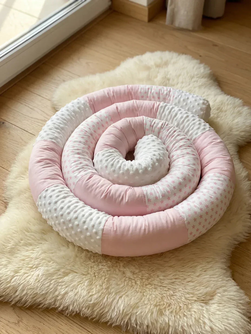 Protetor premium para cama de bebé em algodão e veludo | Fioriscas